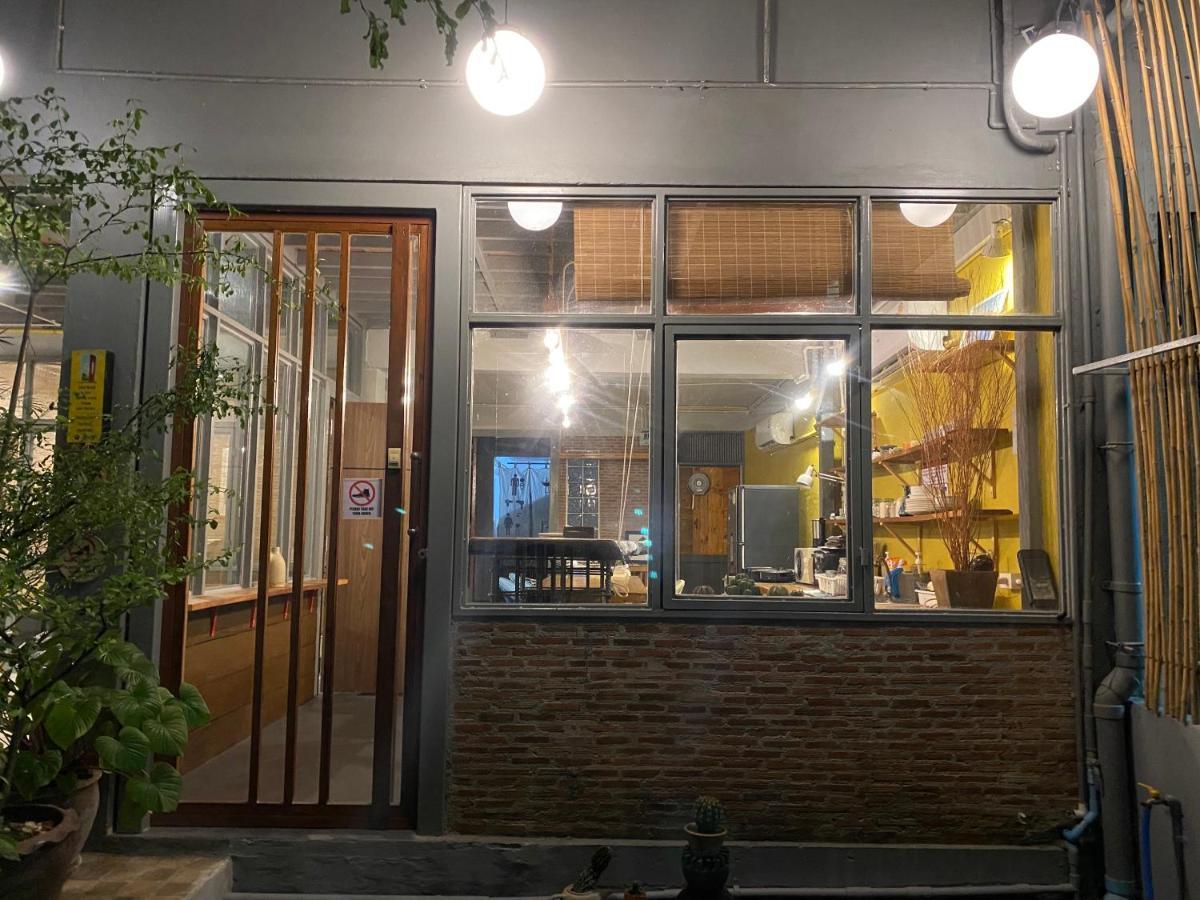Nesuto Hostel Ramkamhaeng 52 Bangkok Exterior foto